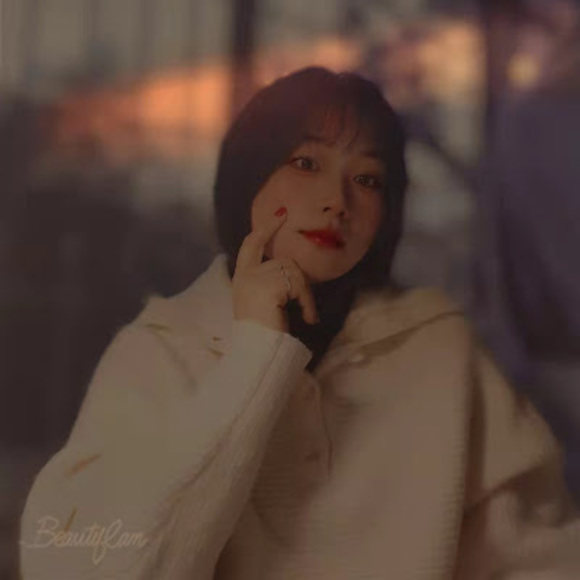 Meet your Posher, Laura - Picture 1 of 1